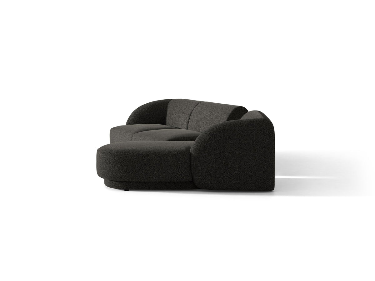 Braunes modulares Sofa Miley von Micadoni mit Baloo-Stoffbezug, schwarzen Kunststofffüssen und L-förmiger Ausrichtung nach rechts.