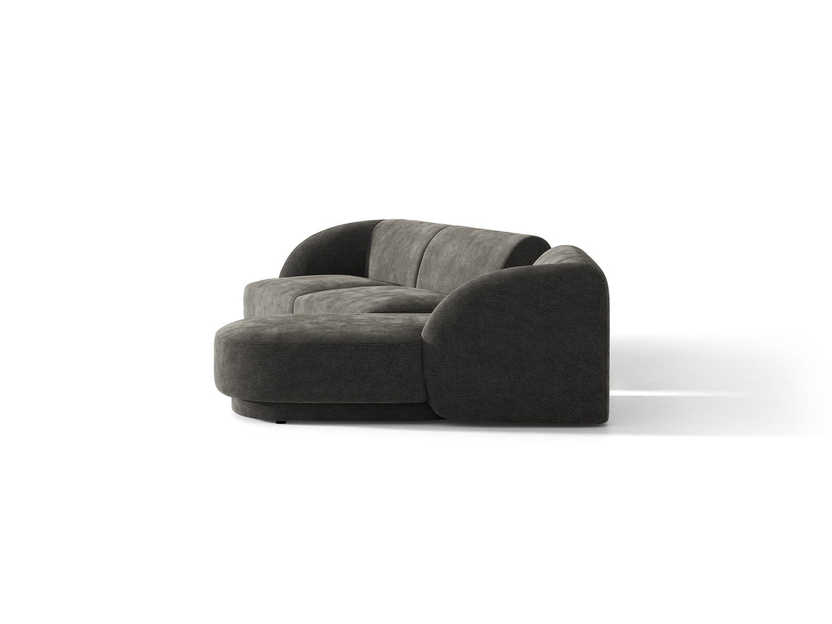 Braunes modulares Sofa Miley von Micadoni mit Baloo-Stoffbezug, schwarzen Kunststofffüssen und L-förmiger Ausrichtung nach rechts.