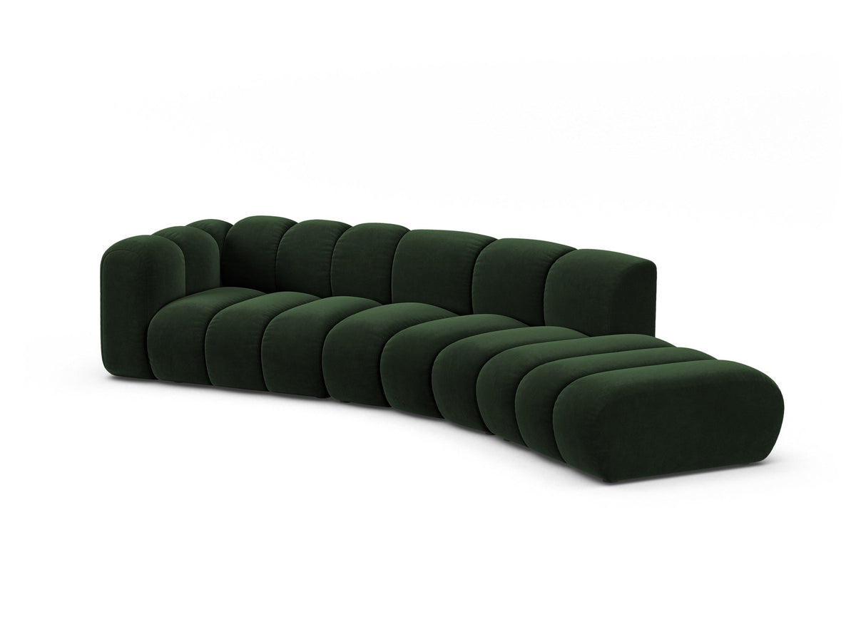 Offenes rundes L-Sofa rechts von Micadoni in Leichtes Beige mit Venus-Samtstoff, schwarzen Kunststoffbeinen und grosszügiger Sitzfläche.