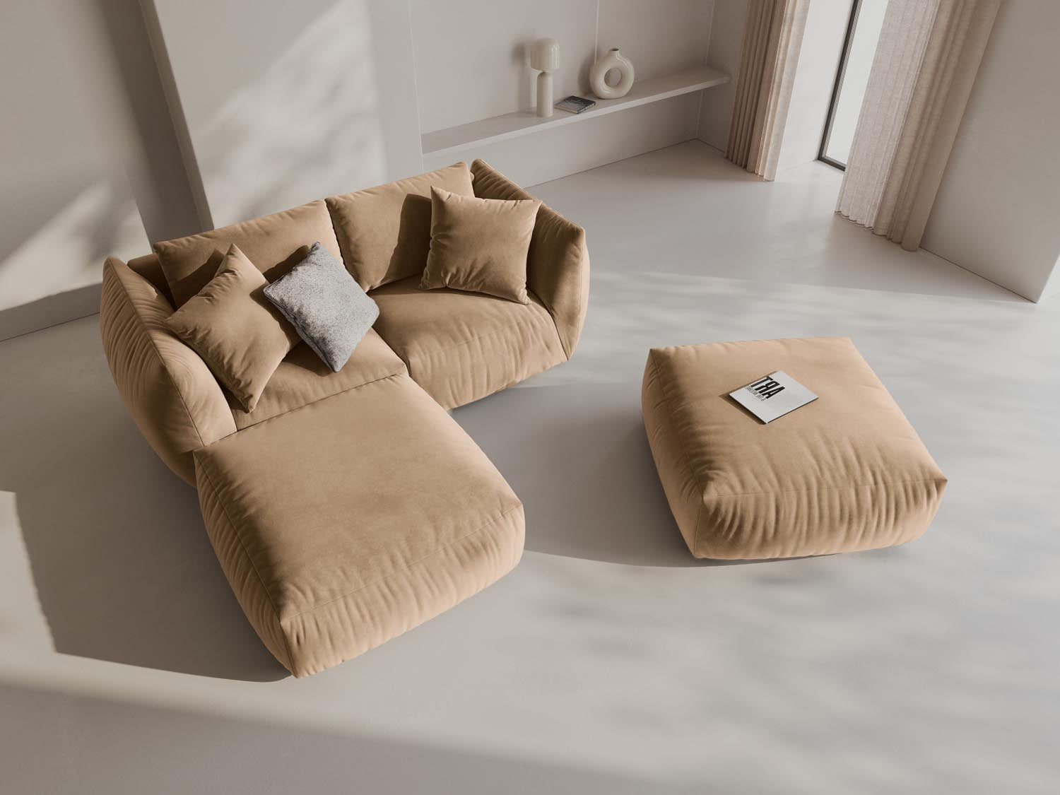 Elegantes Chris Modular Ecksofa in Sand-Casino, ideal für stilvolle Wohnräume. Linksseitiges L-Sofa von Micadoni.