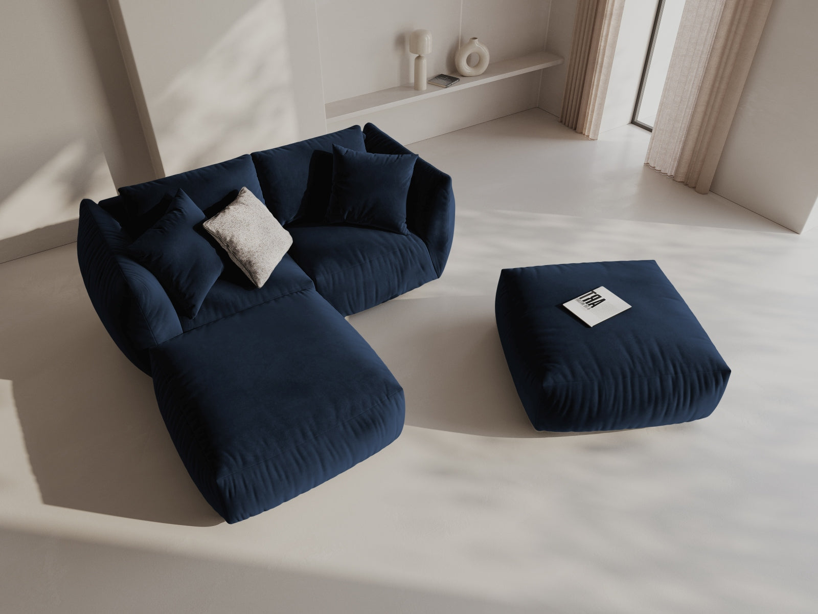 Elegantes Chris Modular Ecksofa in Royal Blue-Casino, ideal für stilvolle Wohnräume. Linksseitiges L-Sofa von Micadoni.