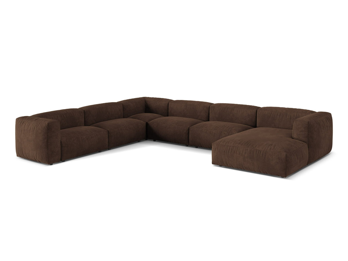 Modulares Ecksofa links Martina XL von Micadoni in schokoladenfarbenem Veloursstoff mit Kunststoffbeinen und grosszügiger Sitzfläche.