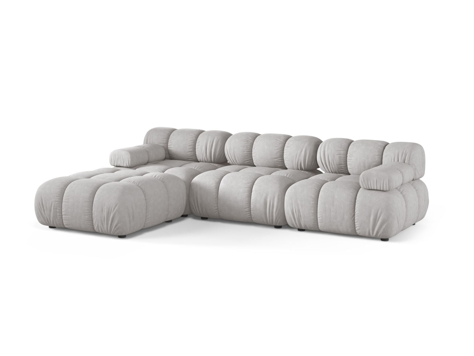 Elegantes 4-Sitzer Sofa Bellis in hellem Grau, ideal für moderne Wohnräume, erhältlich bei KAQTU Design AG.