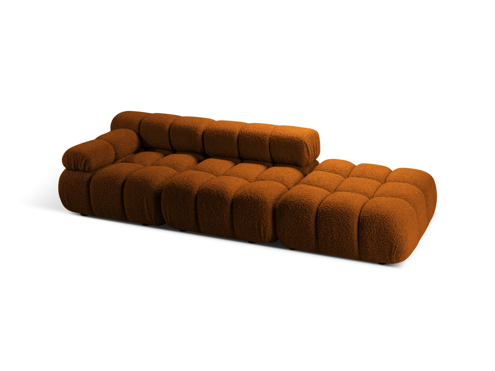 Elegantes Bellis Boucle Sofa in Brick-Rolf, 4-Sitzer, modulare Bauweise, ideal für stilvolle Wohnräume, präsentiert von KAQTU Design AG.