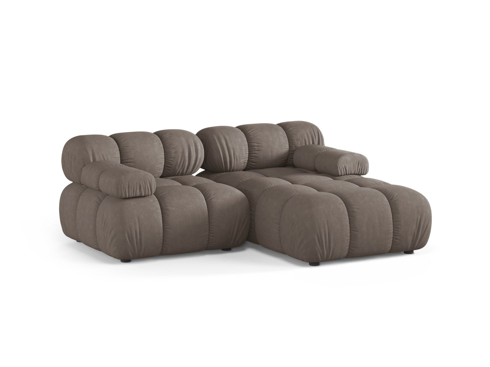 Elegantes 3-Sitzer Ecksofa Bellis in Cappuccino-Liberty, ideal für stilvolle Wohnräume, präsentiert von Micadoni.