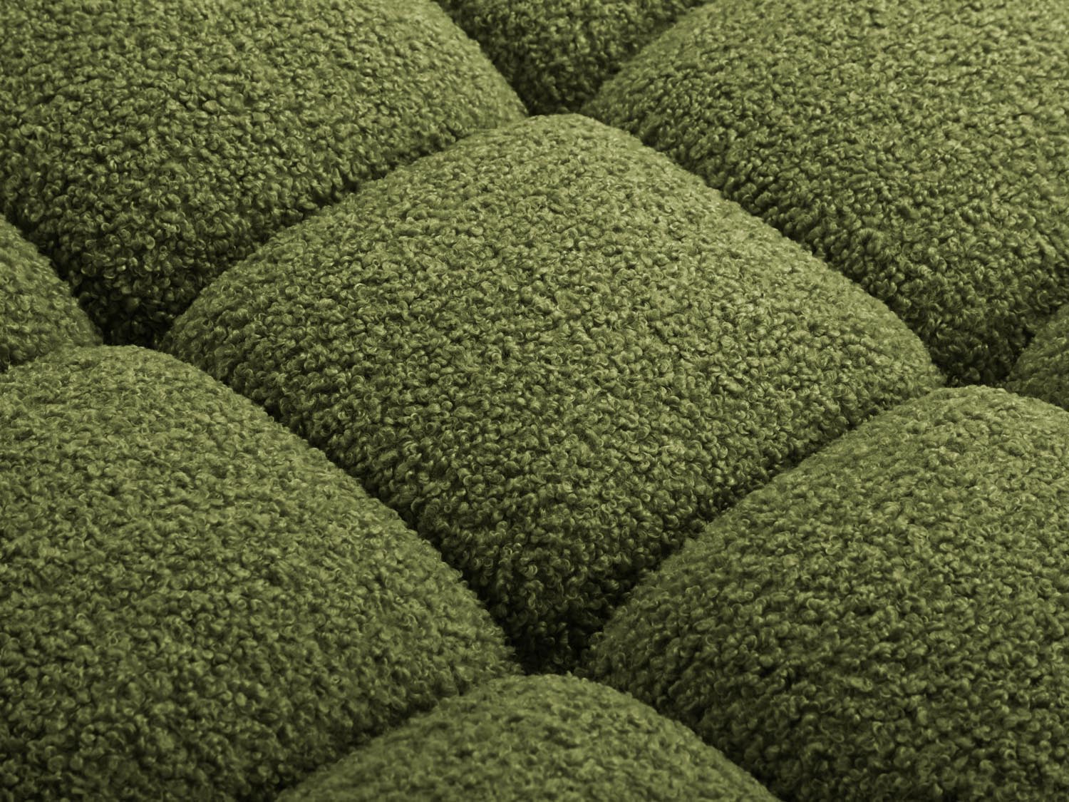 Elegantes Bellis Boucle Ecksofa links, 4-Sitzer in sanften Grüntönen, ideal für stilvolle Wohnräume und modernes Ambiente von Micadoni.