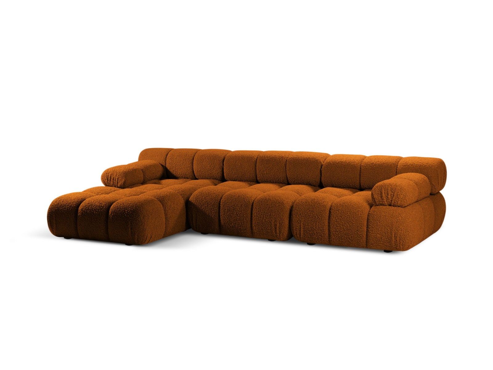 Elegantes Bellis Boucle Ecksofa links, 4-Sitzer mit 155 cm Breite, ideal für stilvolle Wohnräume, erhältlich bei KAQTU Design AG.