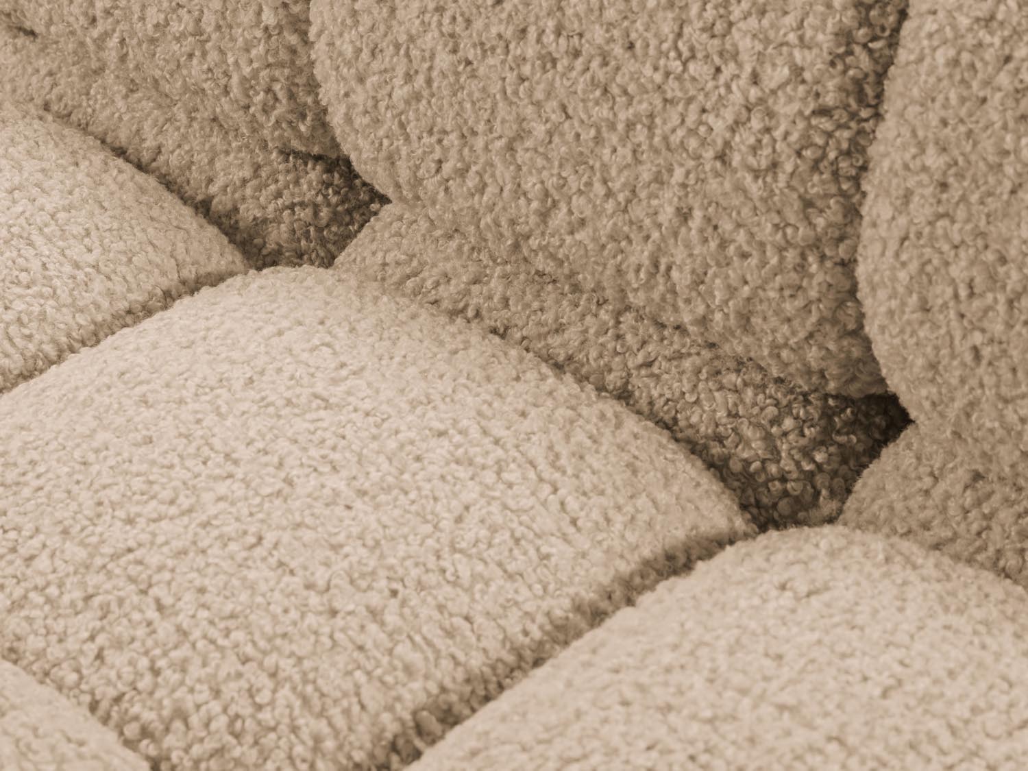 Modulares Bellis Boucle Ecksofa in sanften Erdtönen, 4-Sitzer, perfekt für gemütliche Abende und modernes Wohndesign.