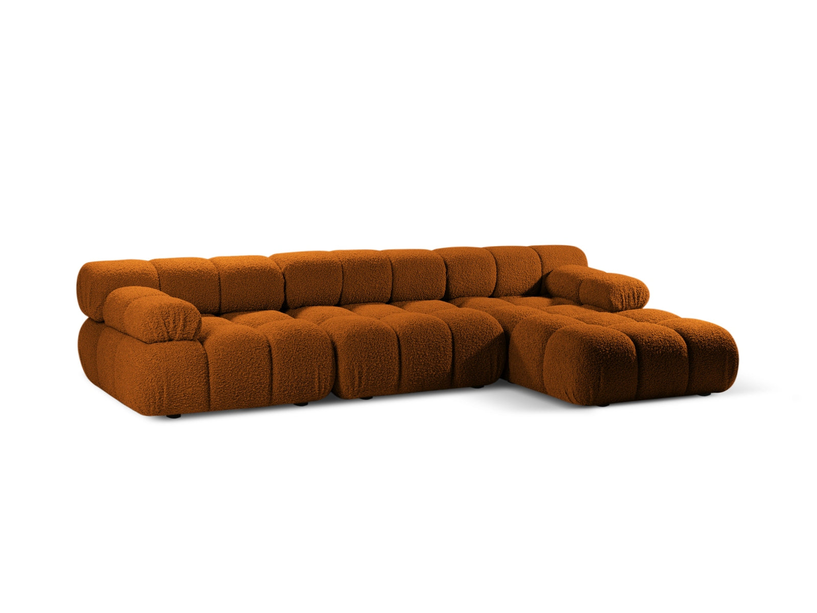 Entdecken Sie das Bellis Boucle Ecksofa rechts von Micadoni – ein stilvolles 4-Sitzer Sofa mit modularer Flexibilität und hohem Komfort für Ihr Wohnzimmer.