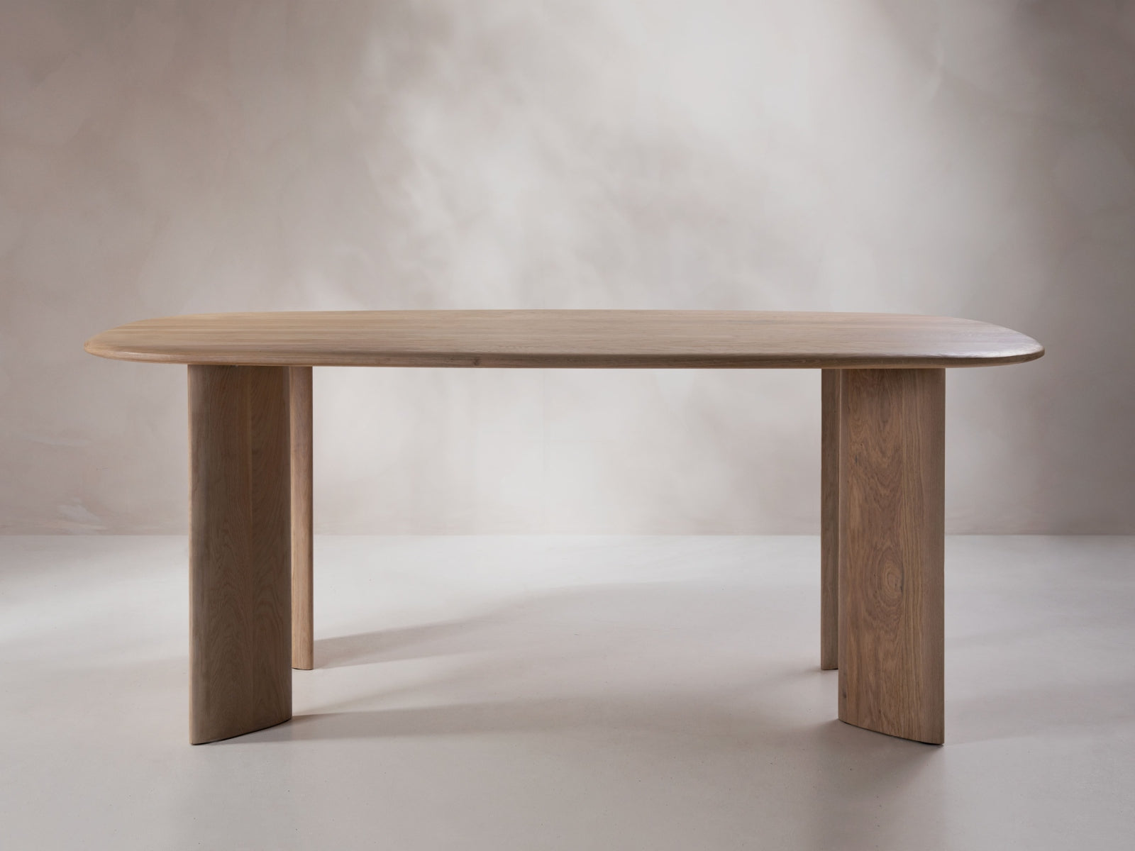 Esstisch Aggie 8 Plätze, 200x100 in präsentiert im Onlineshop von KAQTU Design AG. Esstisch ist von Micadoni