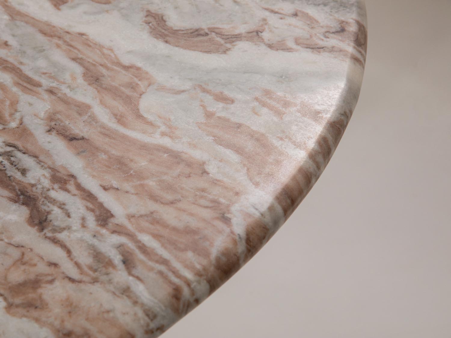 Esstisch Bia 120x120 in präsentiert im Onlineshop von KAQTU Design AG. Esstisch ist von Micadoni