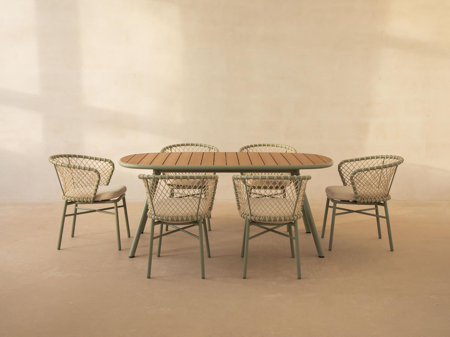 Outdoor-Tisch Niublau 6 Plätze, 180x90 in präsentiert im Onlineshop von KAQTU Design AG. Gartentisch ist von Micadoni