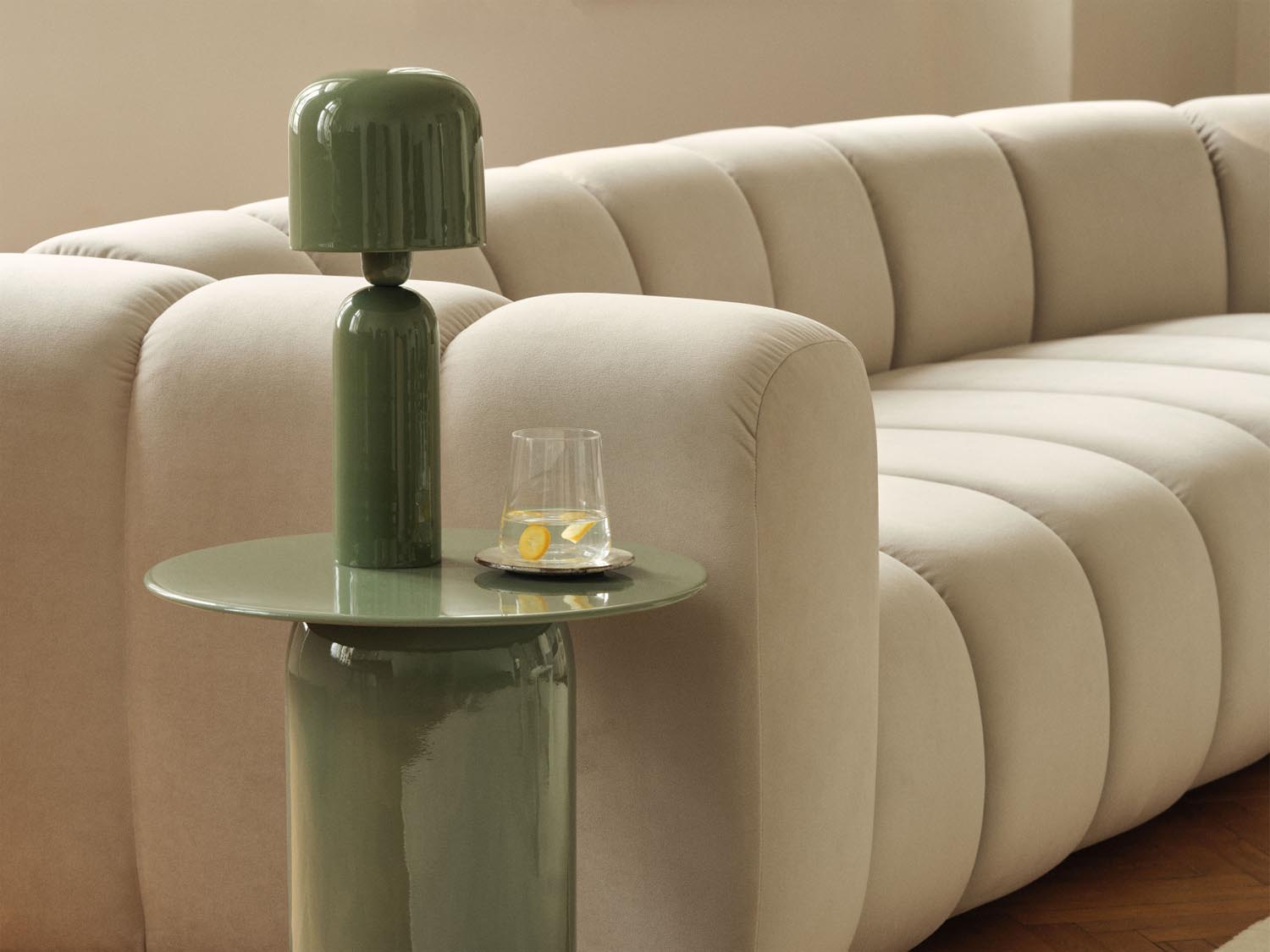 Beistelltisch Clementin, 45x45x50 in präsentiert im Onlineshop von KAQTU Design AG. Beistelltisch ist von Micadoni