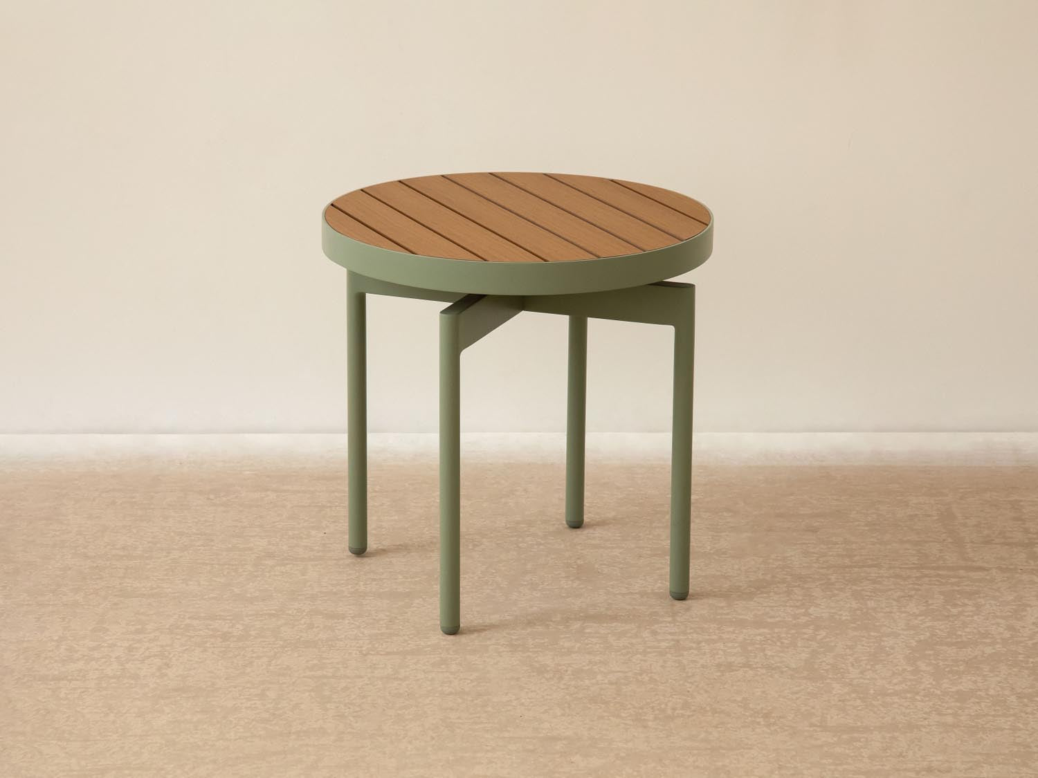 Moderner Beistelltisch für den Außenbereich von Micadoni, geeignet für 2 Personen, mit praktischen Abmessungen von 48,5x48,5 cm, ideal für entspannte Stunden im Freien.