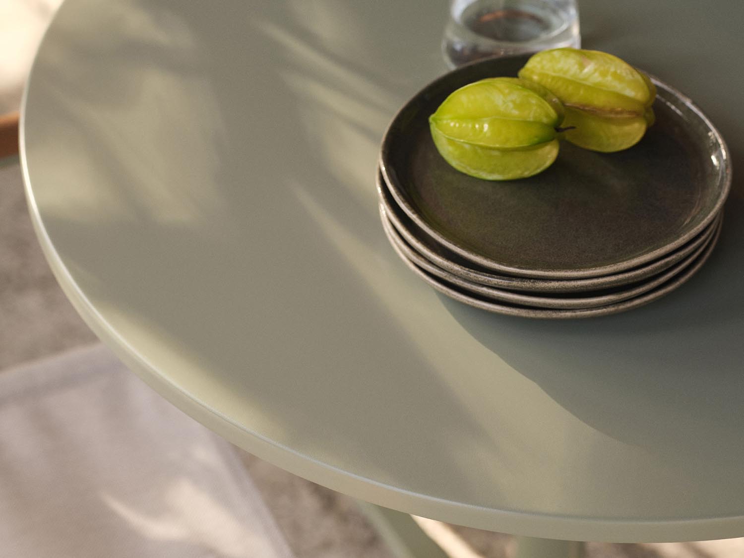 Outdoor-Tisch Figueral 2 Sitze, 75x75 in präsentiert im Onlineshop von KAQTU Design AG. Gartentisch ist von Micadoni