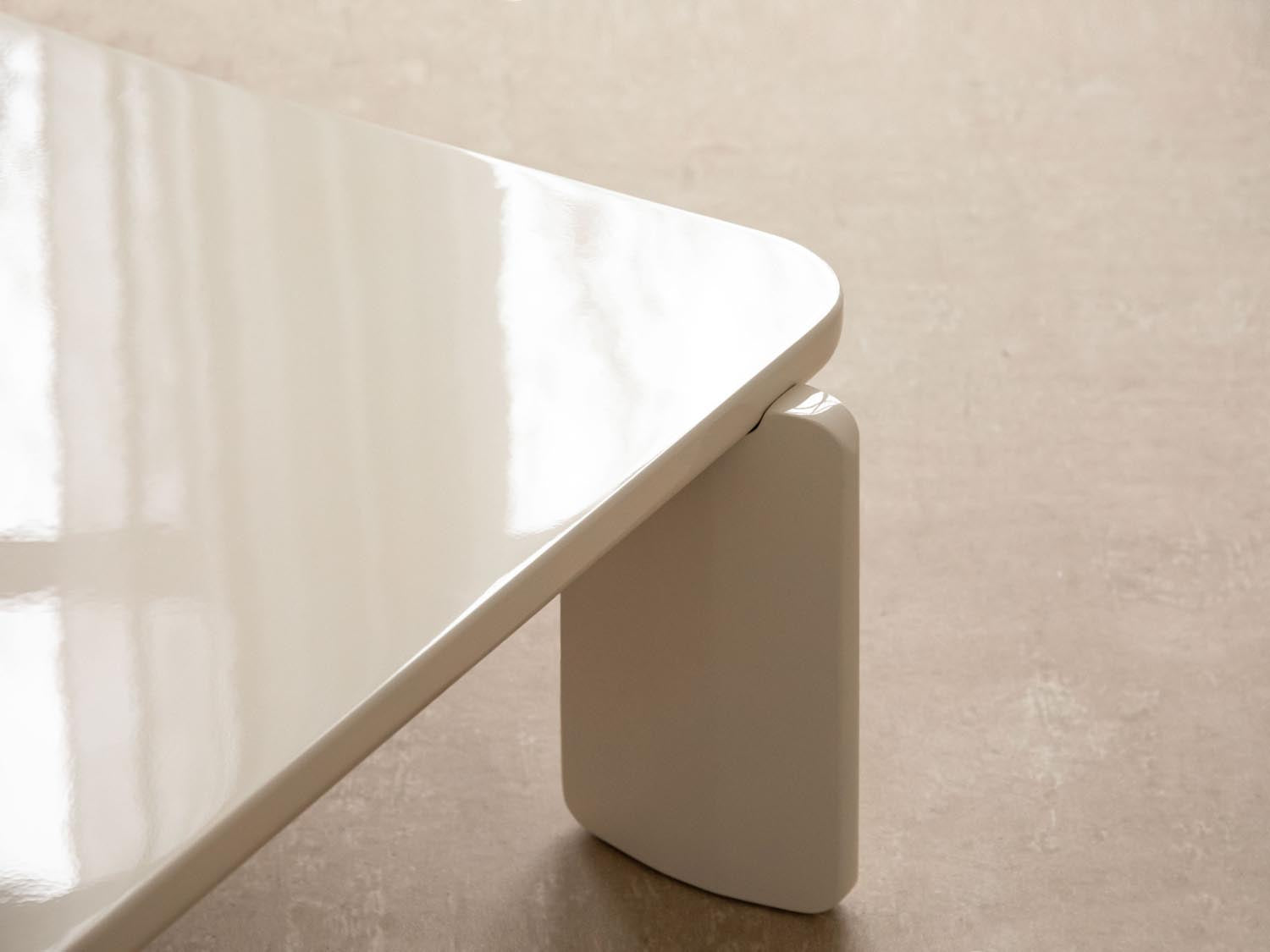 Kaffeetisch Jonc 80x80 in präsentiert im Onlineshop von KAQTU Design AG. Couchtisch ist von Micadoni