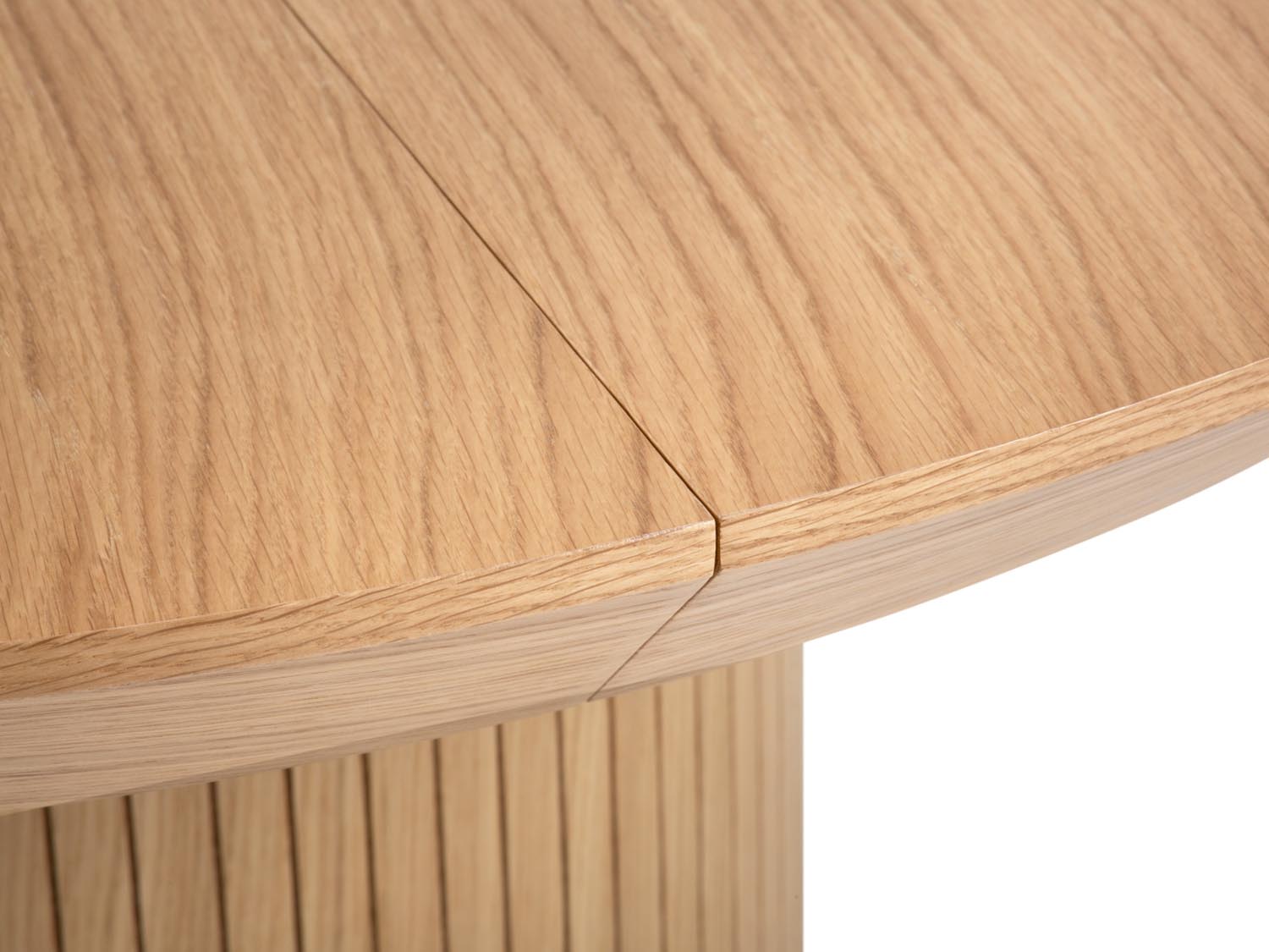 Entdecken Sie den eleganten Nicole Tisch von Micadoni! Ausziehbar für bis zu 6 Personen, perfekt für gesellige Abende und vielseitige Wohnkonzepte.