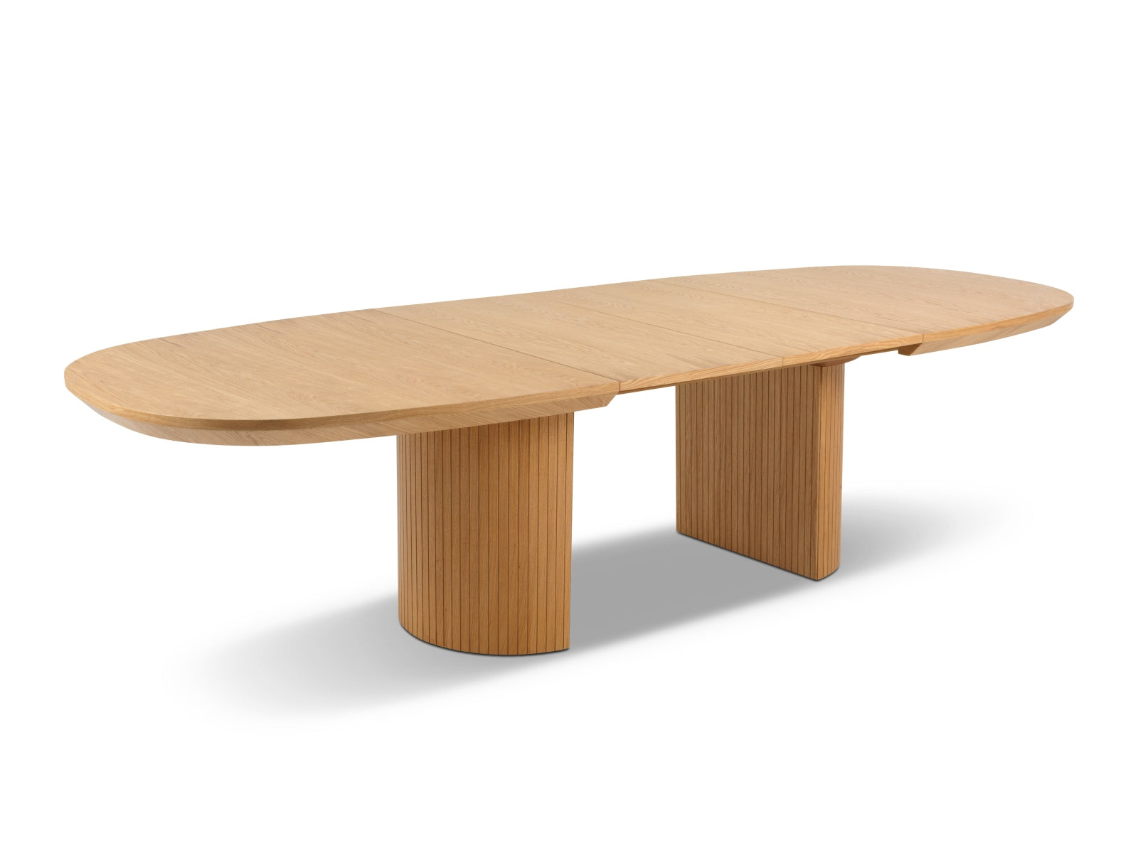 Eleganter Nido Esstisch von Micadoni, ausziehbar und aus hochwertigem Eichenfurnier, perfekt für gesellige Runden und festliche Anlässe.