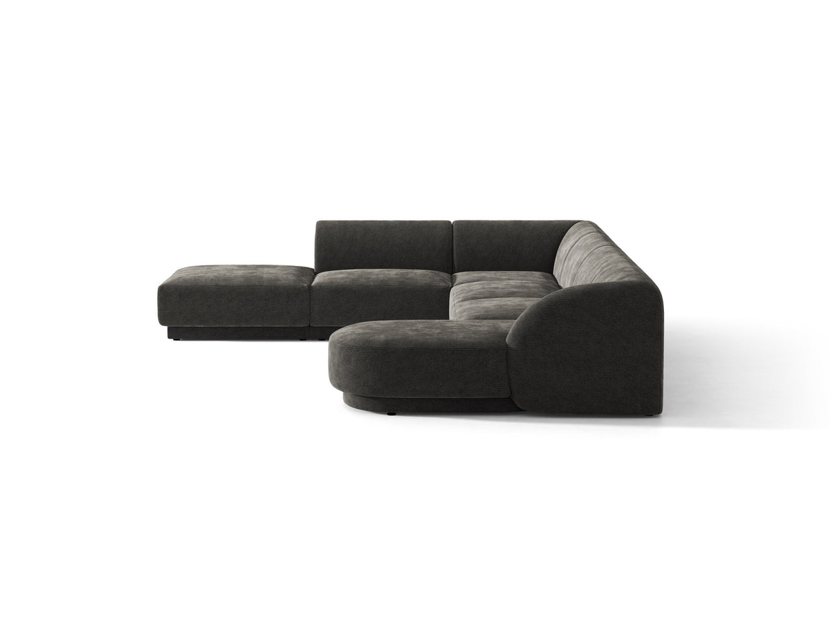 Miley Panoramasofa von Micadoni, Ecksofa links in Dunkelbeige mit Bluvel-Stoffbezug, schwarzen Kunststofffüssen und niedriger Rückenlehne.
