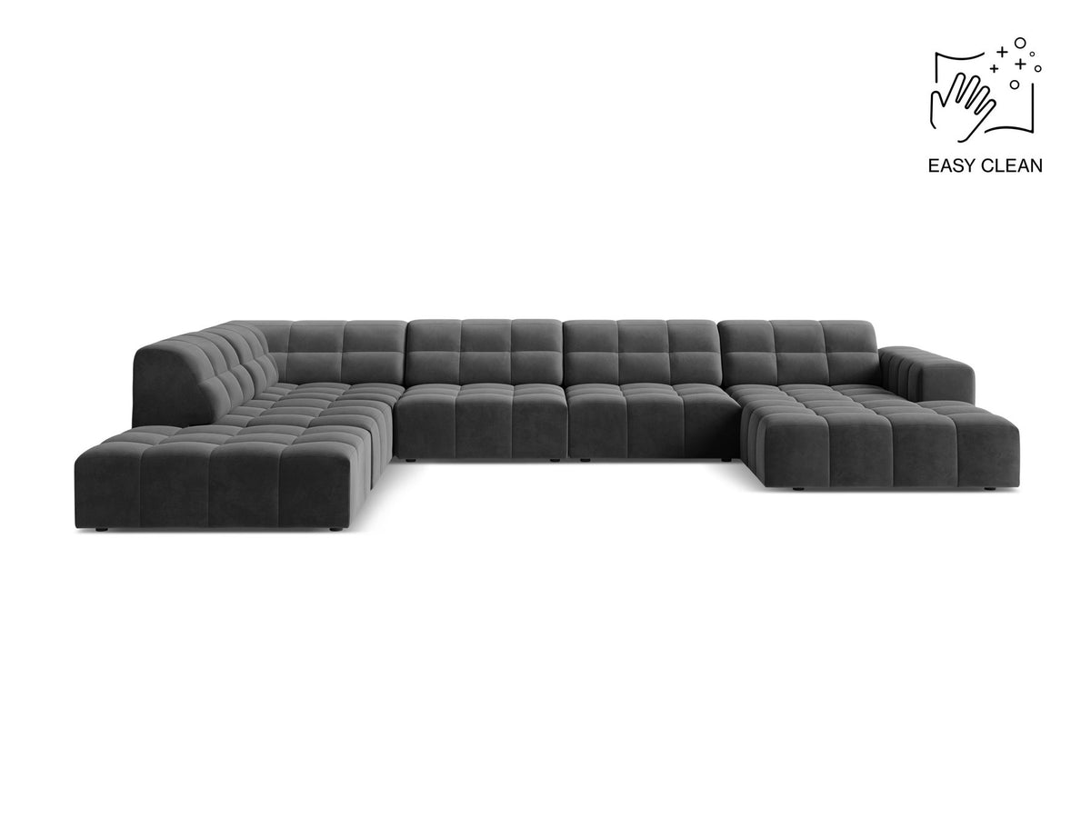 Ecksofa links Jennifer von Micadoni in leichtem Beige mit Bluvel-Stoff, schwarzen Kunststoffbeinen und breiter Sitzfläche.