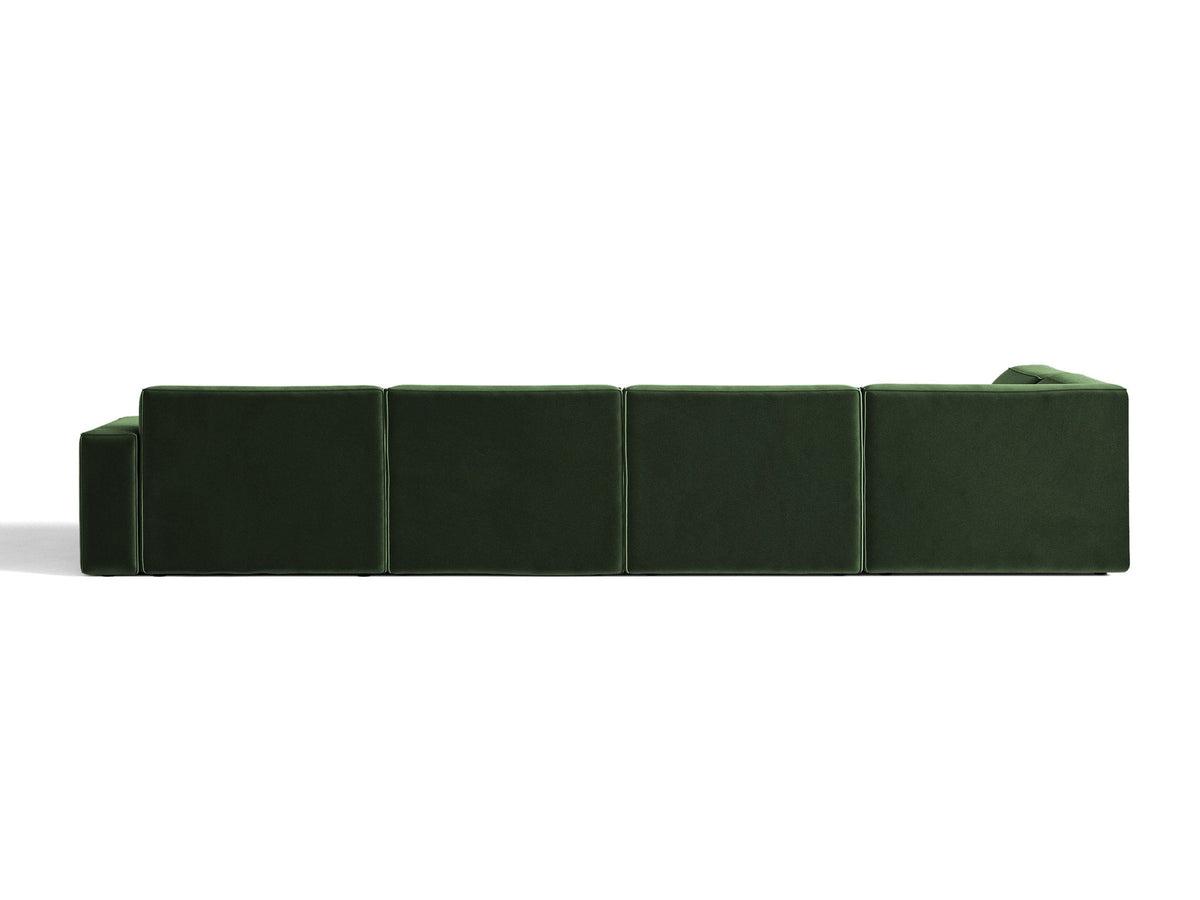 Modulares Ecksofa links Jodie von Micadoni in leichtem Beige mit Venus-Samtstoff, schwarzen Kunststoffbeinen und Panoramaform.