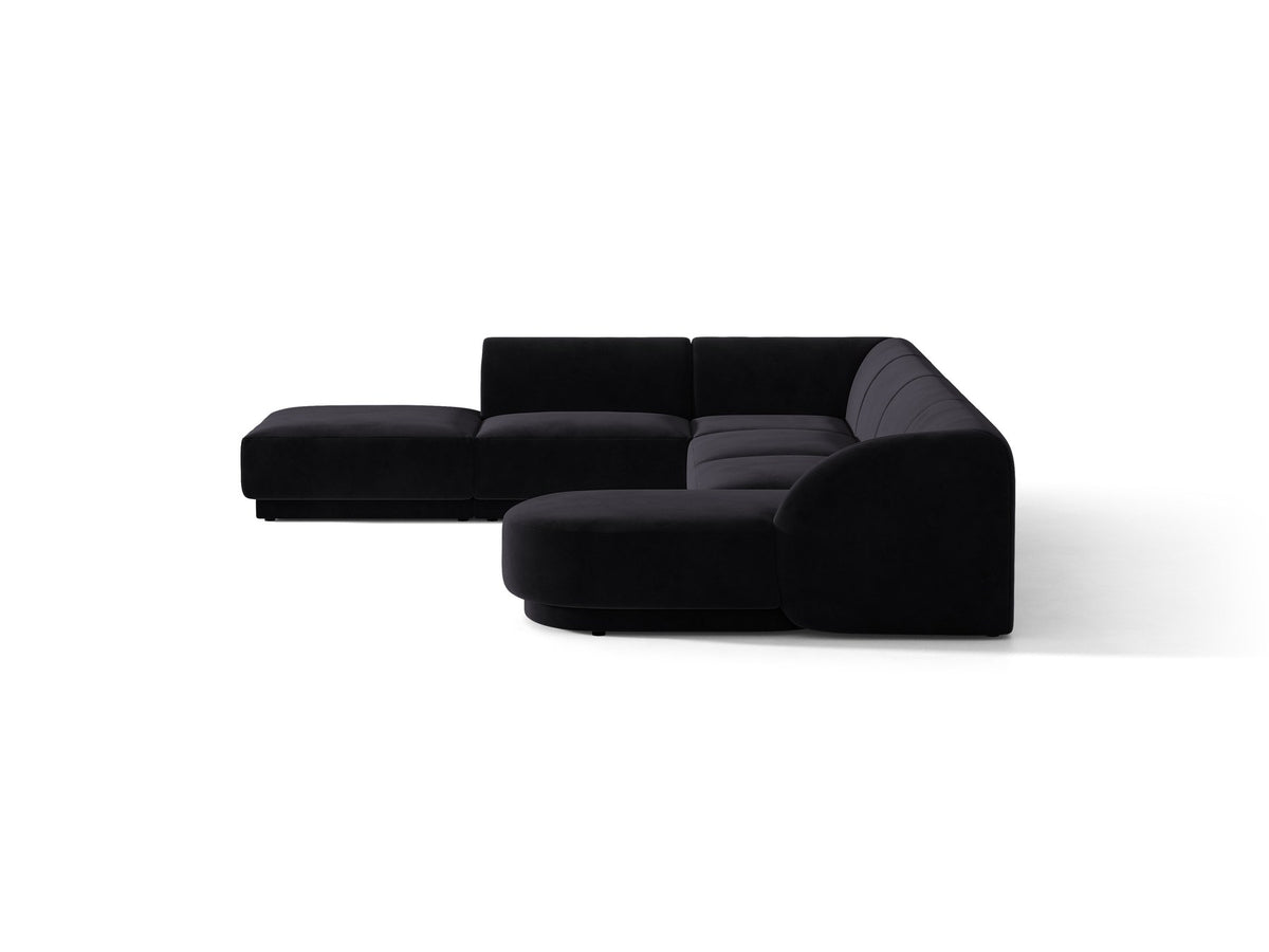 Miley Panoramasofa von Micadoni, Ecksofa links in Dunkelbeige mit Bluvel-Stoffbezug, schwarzen Kunststofffüssen und niedriger Rückenlehne.