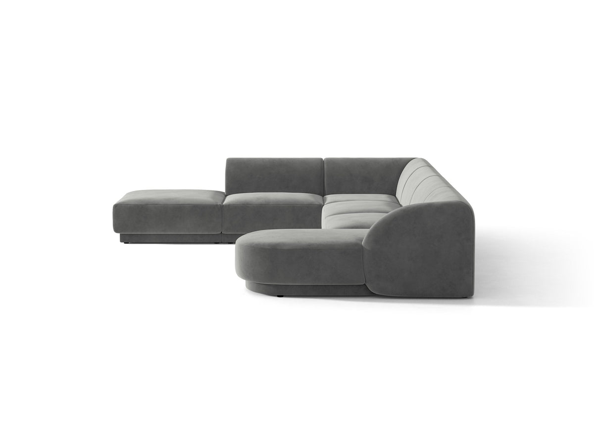 Miley Panoramasofa von Micadoni, Ecksofa links in Dunkelbeige mit Bluvel-Stoffbezug, schwarzen Kunststofffüssen und niedriger Rückenlehne.