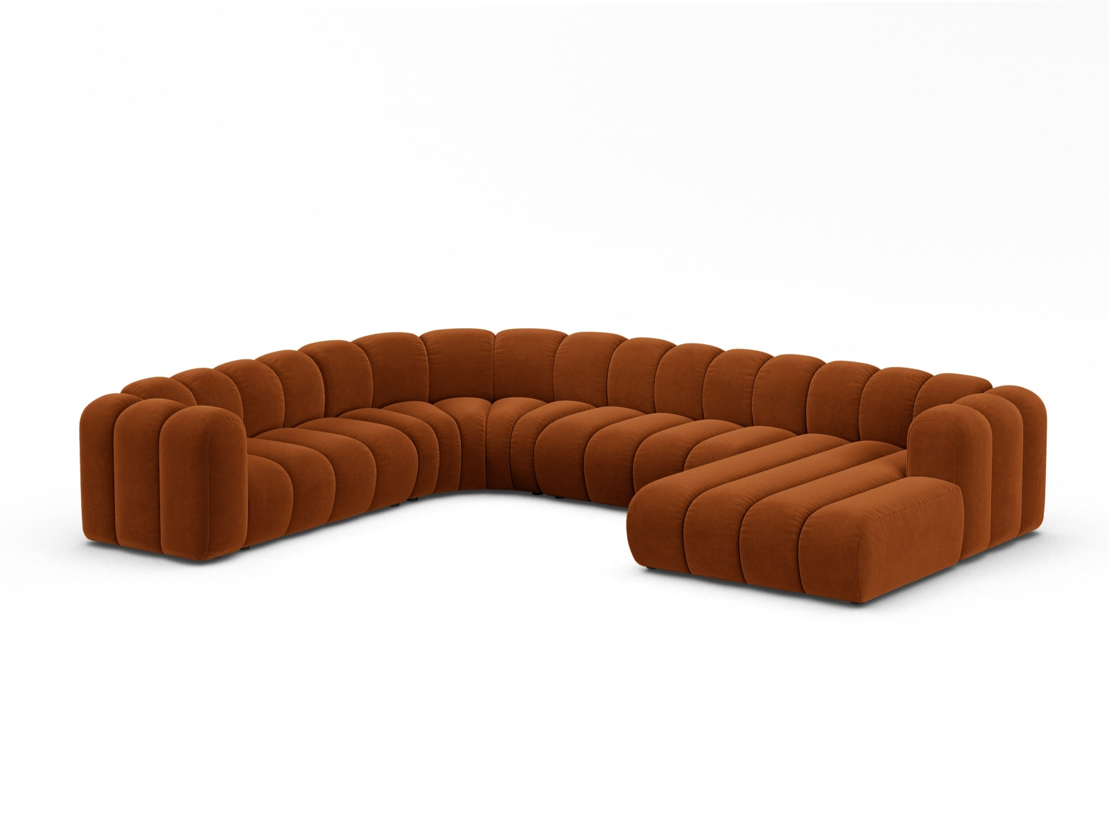 Elegantes Lupine Velour Ecksofa links in Terracotta, 6-Sitzer, ideal für stilvolle Wohnräume, erhältlich bei KAQTU Design AG.