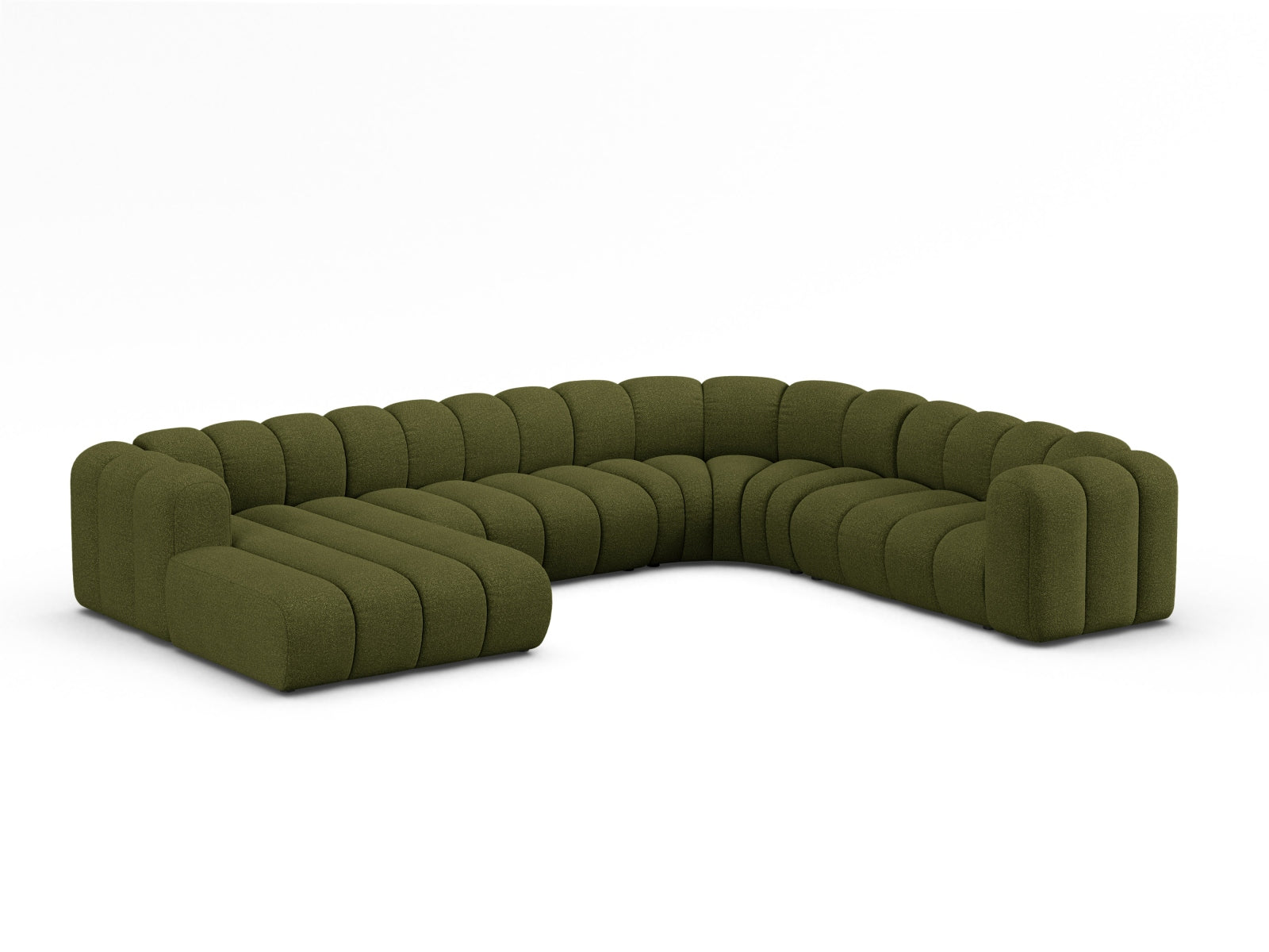 Elegantes Lupine Boucle Ecksofa in Dunkeloliv, modular und panoramisch, ideal für stilvolle Wohnräume. 6-Sitzer von Micadoni.