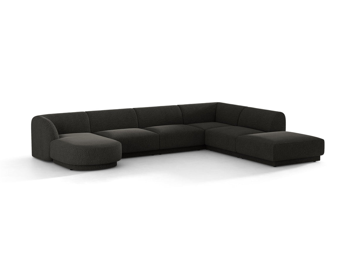 Dunkelbeiges Ecksofa rechts Miley von Micadoni mit Stoffbezug Bluvel, schwarzen Kunststoffbeinen und niedriger Rückenlehne.