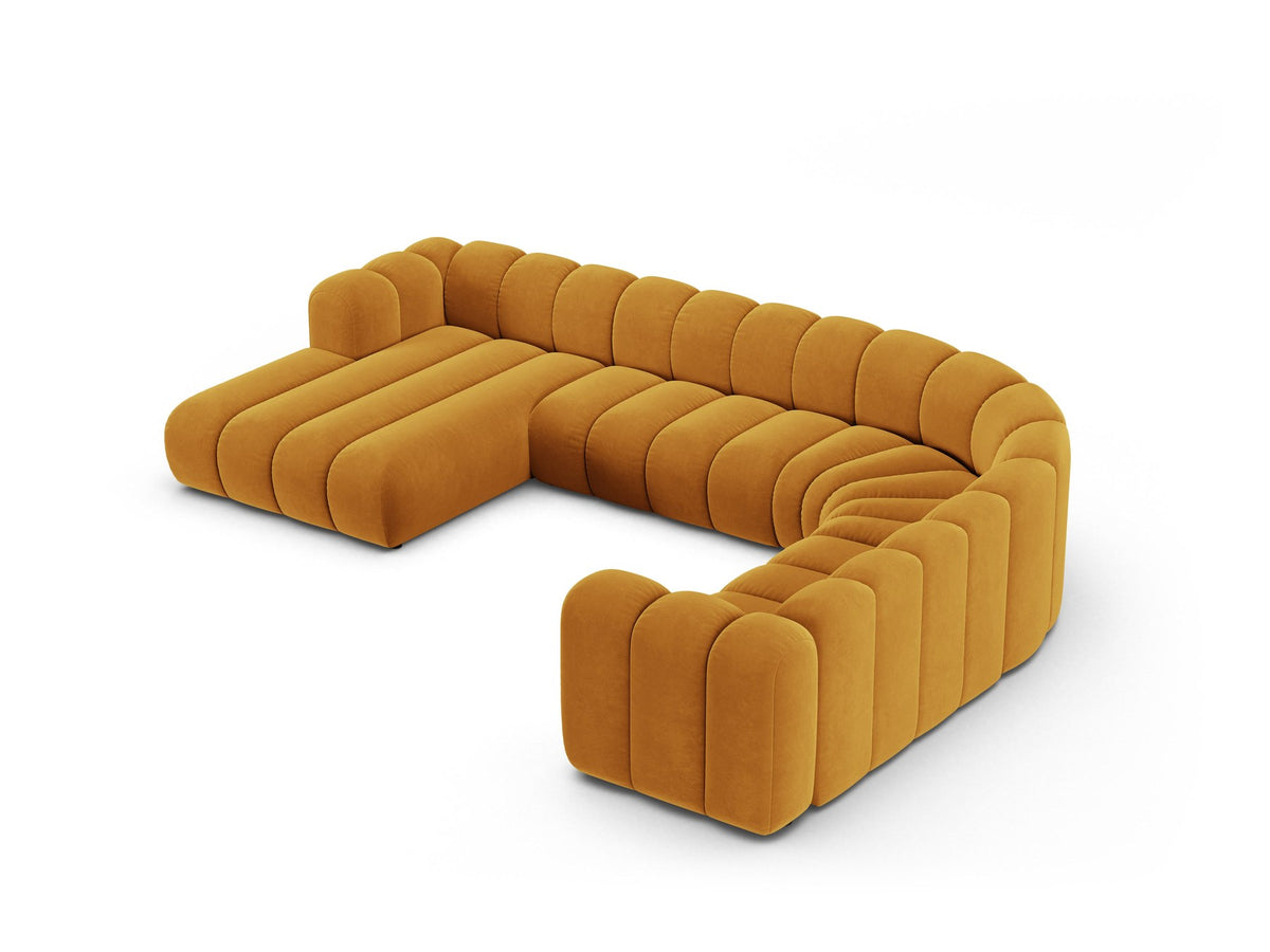 Ecksofa rechts Lupine Modulares Panoramasofa von Micadoni in leichtem Beige, Samtstoff Venus, schwarze Kunststoffbeine, Frontansicht.