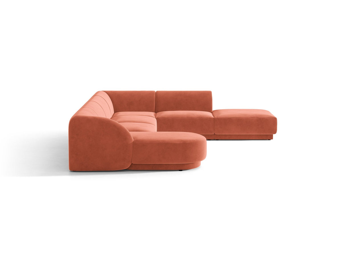 Dunkelbeiges Ecksofa rechts Miley von Micadoni mit Stoffbezug Bluvel, schwarzen Kunststoffbeinen und niedriger Rückenlehne.