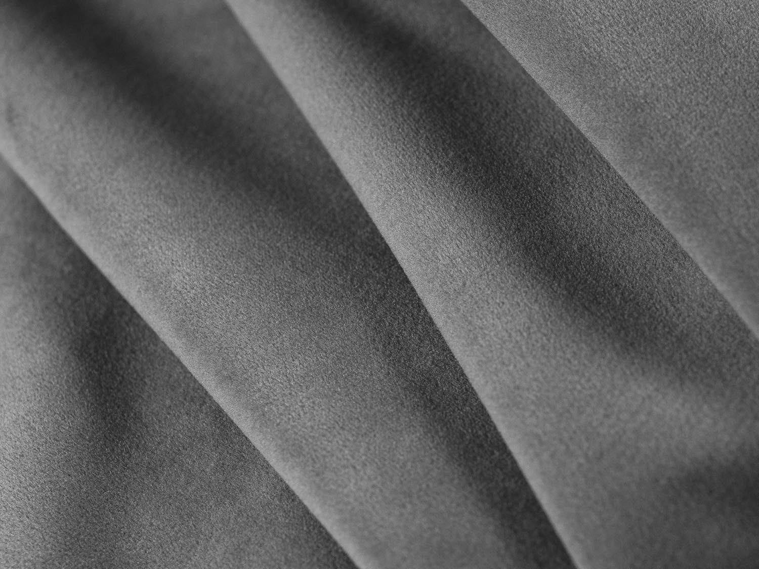 Lupine Velour Modular Panoramic Ecksofa rechts 6 Sitzer in Grey präsentiert im Onlineshop von KAQTU Design AG. Ecksofa rechts ist von Micadoni