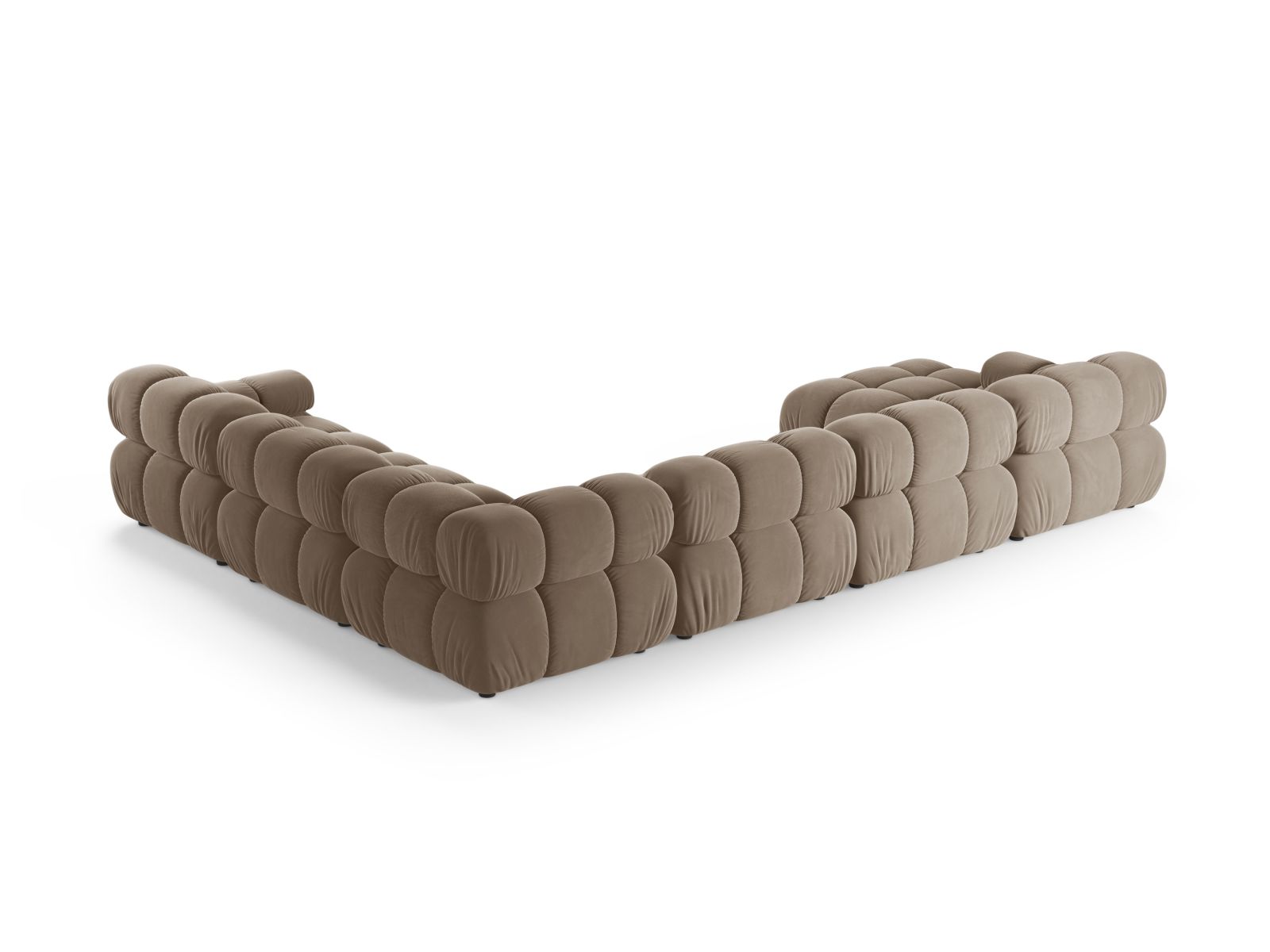 Luxuriöses 8-Sitzer Bellis Ecksofa in Cappuccino-Bluvel, perfekt für gesellige Runden und stilvolle Einrichtungsideen.