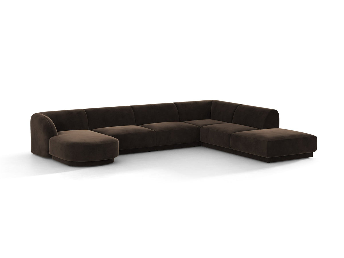 Dunkelbeiges Ecksofa rechts Miley von Micadoni mit Stoffbezug Bluvel, schwarzen Kunststoffbeinen und niedriger Rückenlehne.