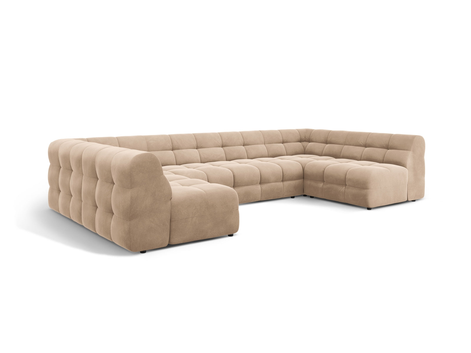 Luxuriöses Kendal Velour Panoramic Sofa in warmem Almond Beige, perfekt für große Familien und entspannte Zusammenkünfte.