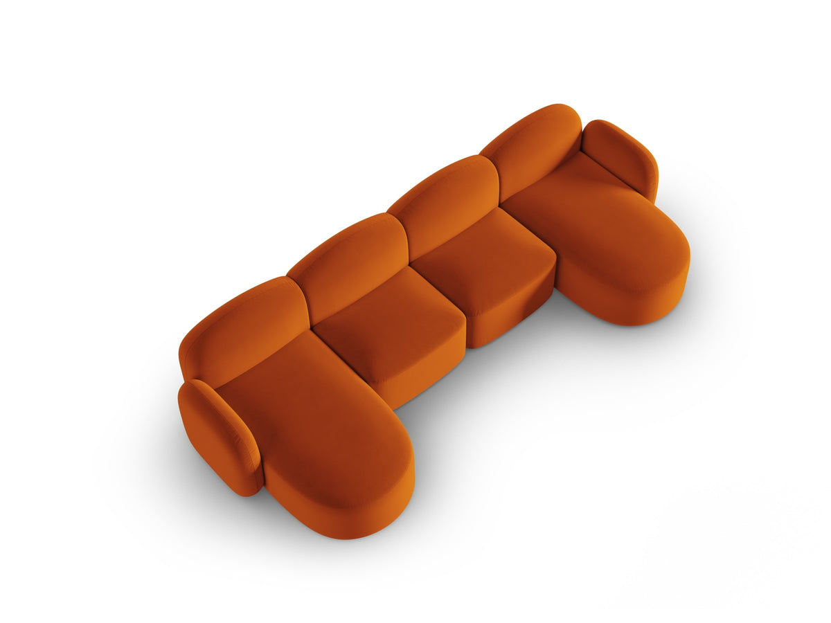 Blair Velour Panoramic Sofa 6 Sitzer in Terracotta-Casino präsentiert im Onlineshop von KAQTU Design AG. 5er Sofa ist von Micadoni
