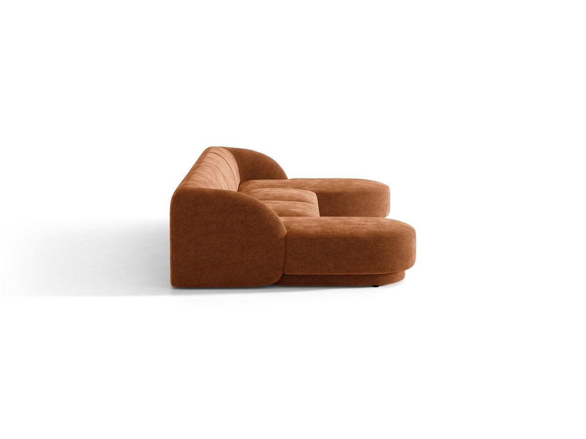 Dunkelbeiges Panorama-Ecksofa Miley von Micadoni mit Bluvel-Stoffbezug, L-Form, schwarzen Kunststoffbeinen und niedriger Rückenlehne.