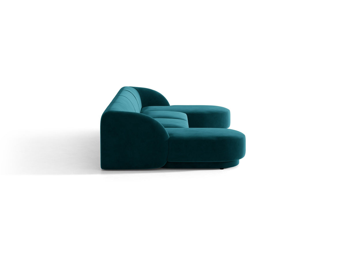Dunkelbeiges Panorama-Ecksofa Miley von Micadoni mit Bluvel-Stoffbezug, L-Form, schwarzen Kunststoffbeinen und niedriger Rückenlehne.