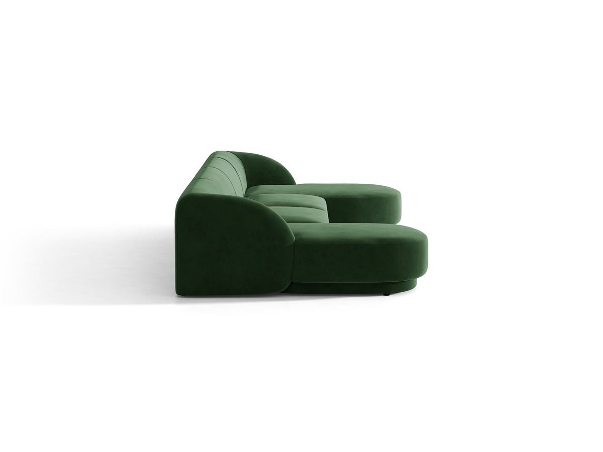 Dunkelbeiges Panorama-Ecksofa Miley von Micadoni mit Bluvel-Stoffbezug, L-Form, schwarzen Kunststoffbeinen und niedriger Rückenlehne.
