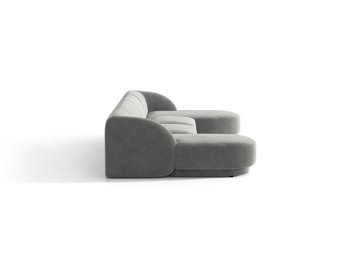 Dunkelbeiges Panorama-Ecksofa Miley von Micadoni mit Bluvel-Stoffbezug, L-Form, schwarzen Kunststoffbeinen und niedriger Rückenlehne.