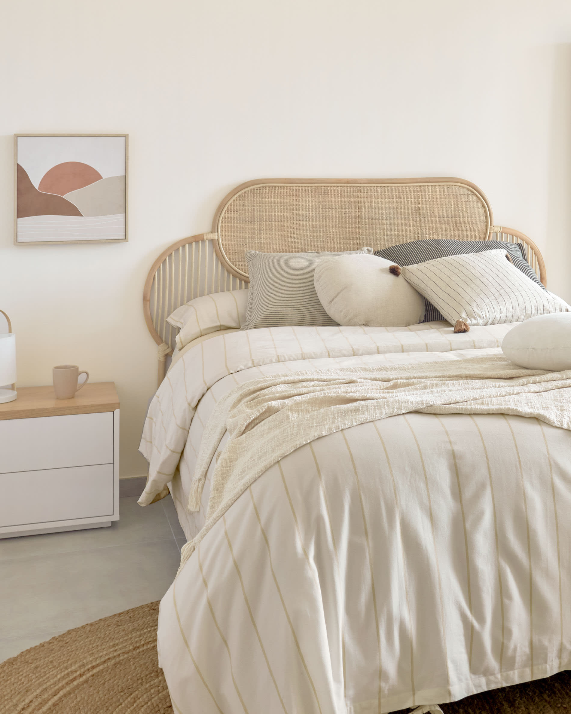 Erleben Sie die Mistral Bettdecke von Kave Home: Weich, atmungsaktiv und pflegeleicht. Ideal für 135/150 cm Betten – für erholsame Nächte!