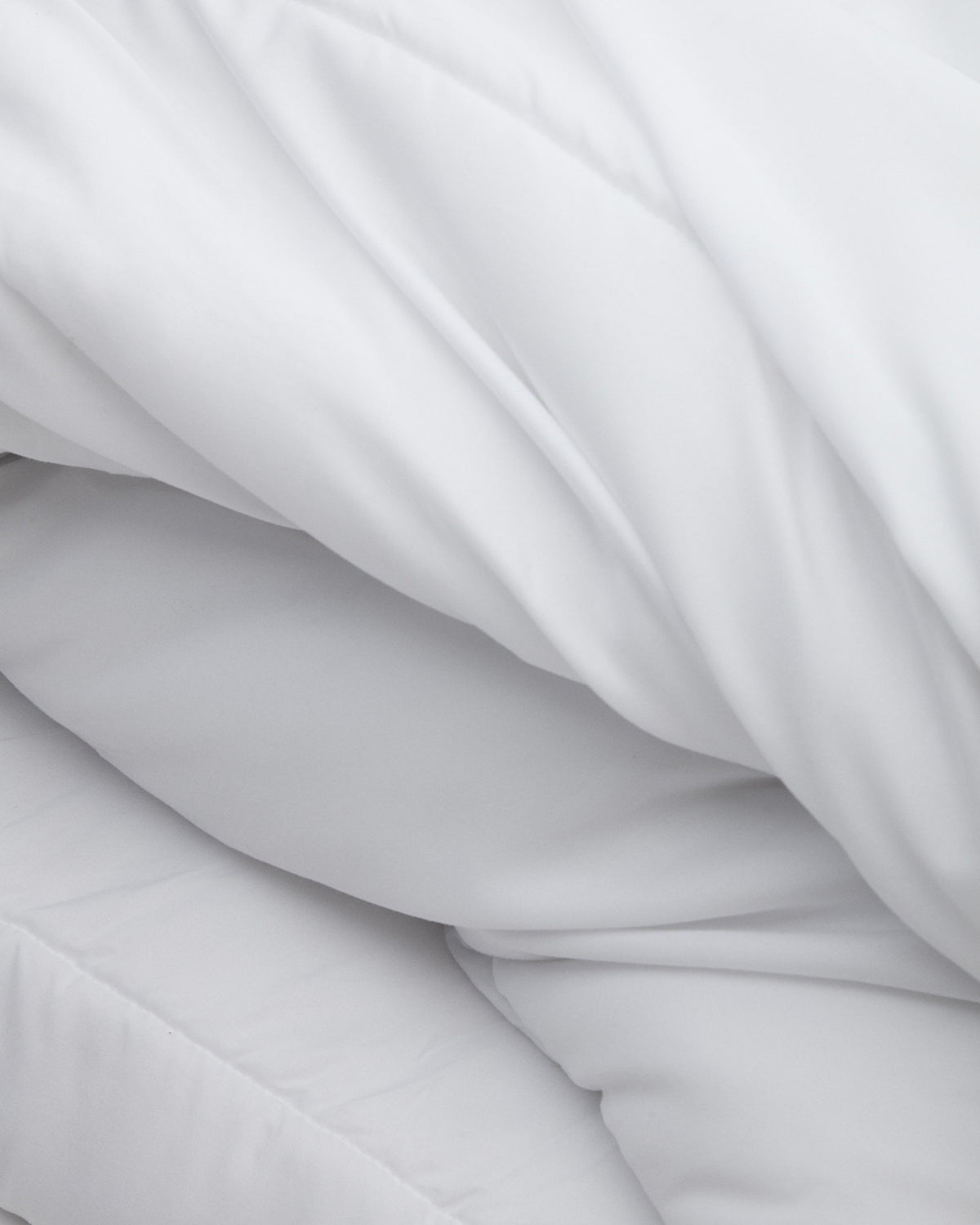 Bettdecke Mistral aus Mikrofaser (250 g/m²) für 160-cm-Betten – hergestellt in Spanien in Weiss präsentiert im Onlineshop von KAQTU Design AG. Duvet ist von Kave Home