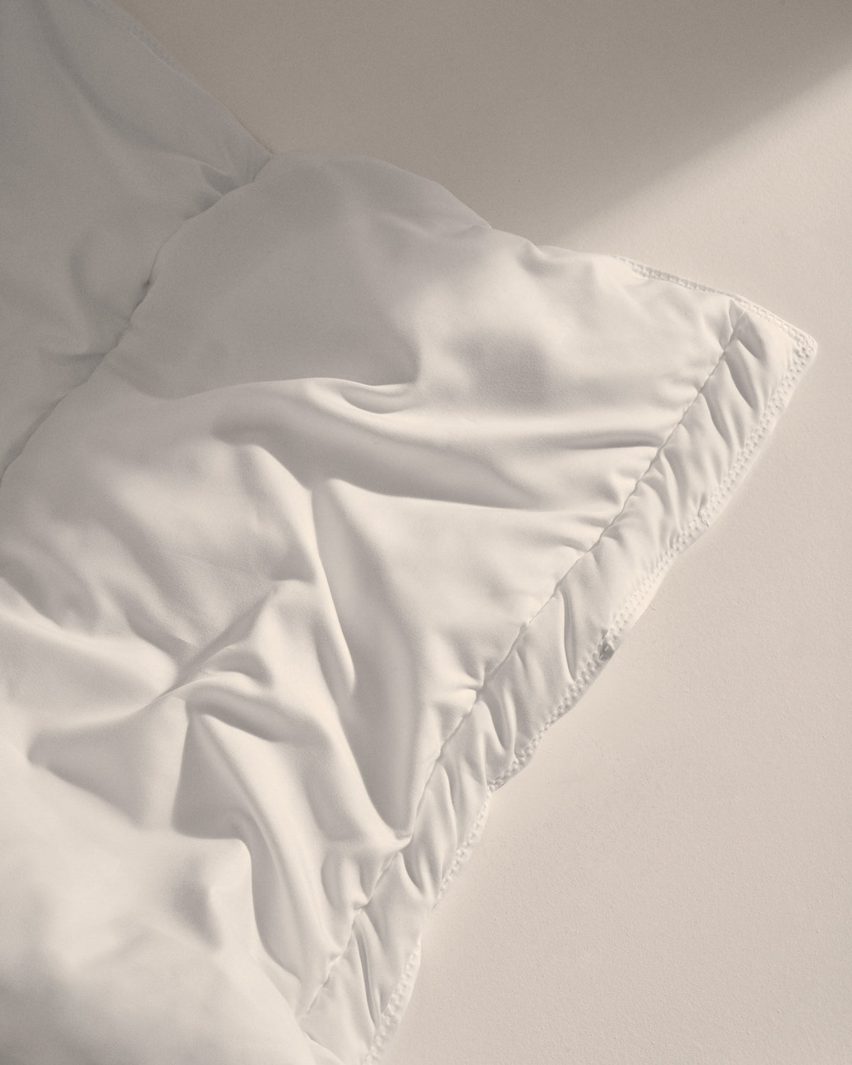 Bettdecke Mistral aus Mikrofaser (250 g/m²) für 160-cm-Betten – hergestellt in Spanien in Weiss präsentiert im Onlineshop von KAQTU Design AG. Duvet ist von Kave Home