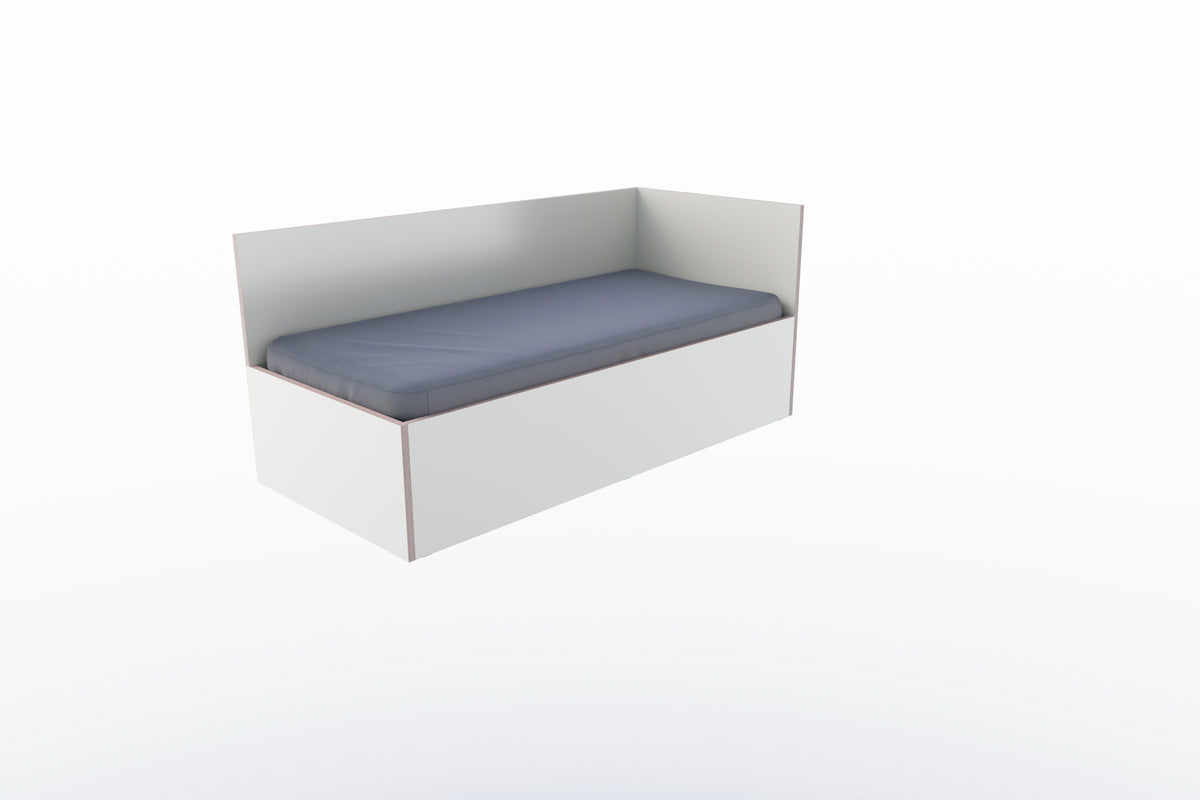 Corner Bett 90 x 200 rechts in Weiss/Multiplexkante präsentiert im Onlineshop von KAQTU Design AG. Bett ist von Müller Möbelwerkstätten