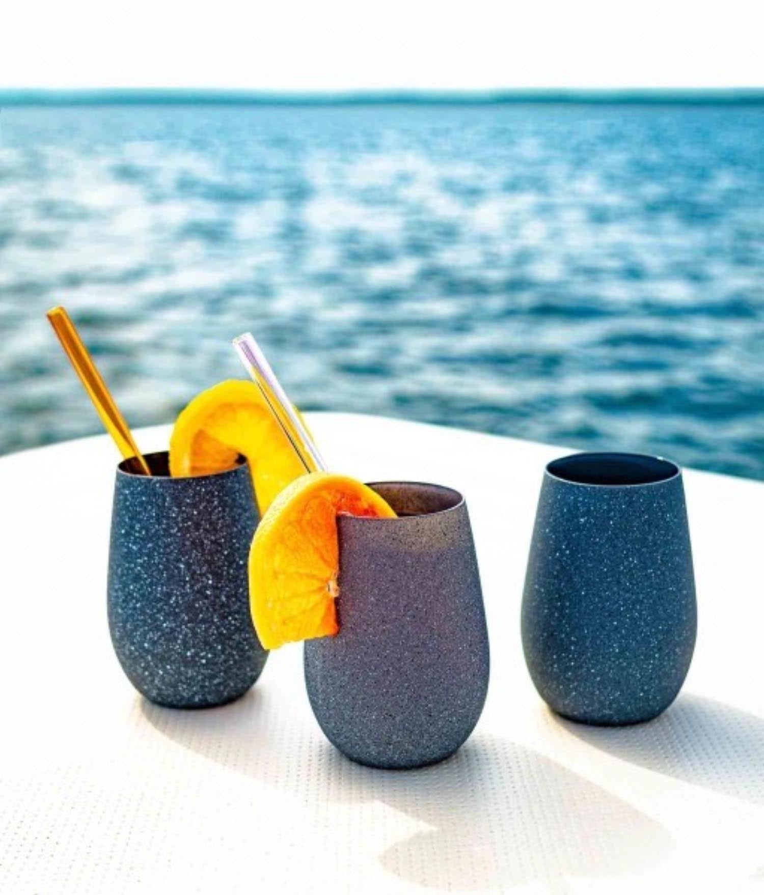 Eleganter Longdrinkbecher Stones Basalt 465 ml in stilvollem Dunkelgrau von Stölzle, ideal für moderne Getränkekreationen.