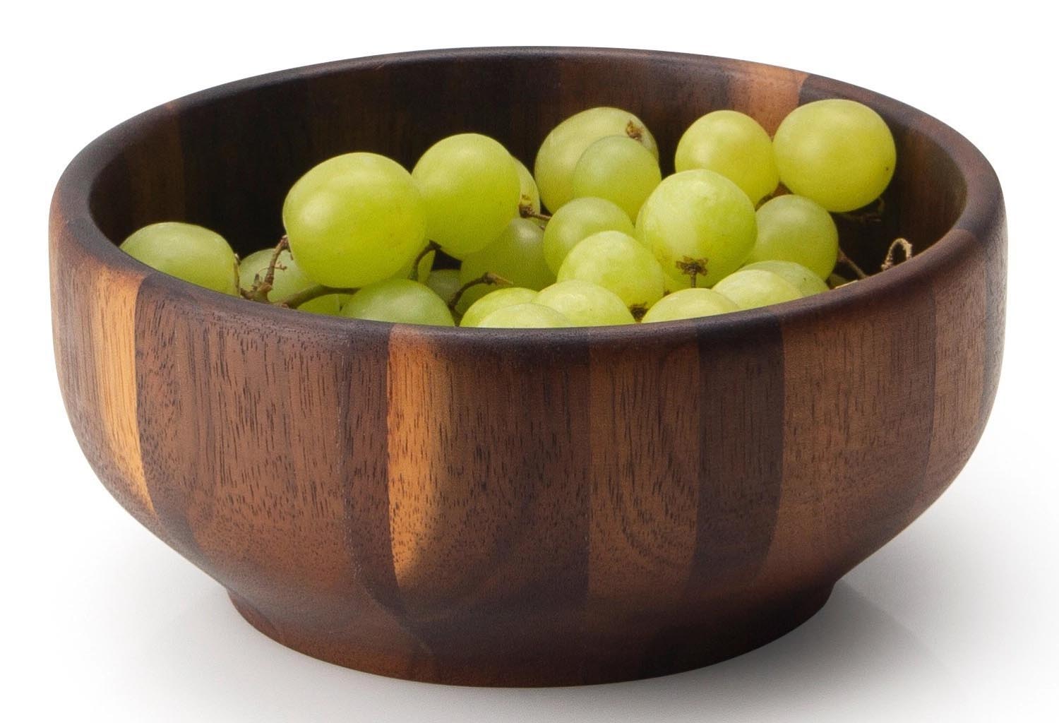 Elegante Akazienholz-Schüssel von Continenta, 16 cm Durchmesser, ideal für Salate, Snacks oder Dekoration, hochwertig verarbeitet.