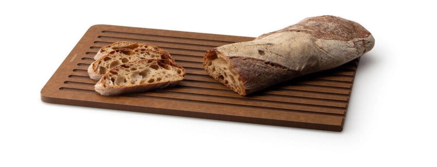 Hochwertiges Duracore Brotschneidebrett von Continenta, braun, 38.5x27x0.9cm, mit praktischer Saftrille, ideal für die Küche.