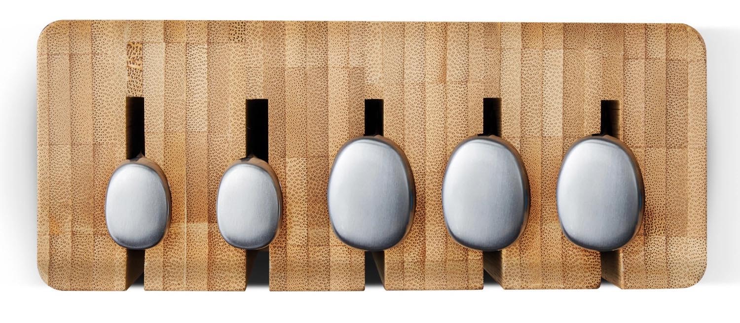 Eleganter Messerblock aus Bambus mit 5 hochwertigen Elevate Steel Messern von Joseph Joseph, ideal für jede Küche.