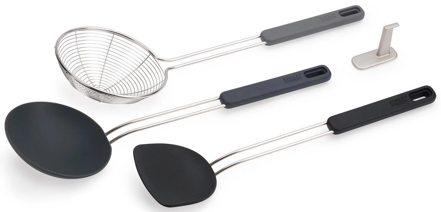 Praktisches 3er Wok-Set von Joseph Joseph, platzsparend stapelbar, ideal für vielseitiges Kochen und modernes Küchendesign.